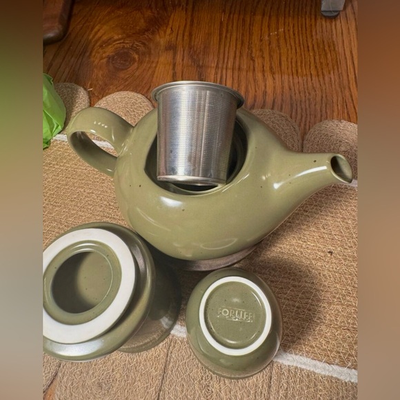 Forlife Teapot Kettle With Lid &Two Cups Green Color 16 oz. Built in Infuser - Picture 4 of 5